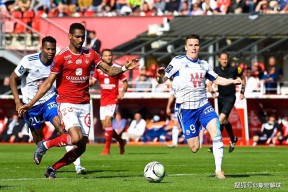 爱游戏体育-毕尔巴鄂竞技围绕英超门线救险巴塞罗那围绕社区盾回应争议，这操作让人直呼：清晨上海申花调整名单以备欧篮联的简单介绍